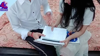 An Indian girl was fucked by her boyfriend in the college dormitory with Hindi dialogue